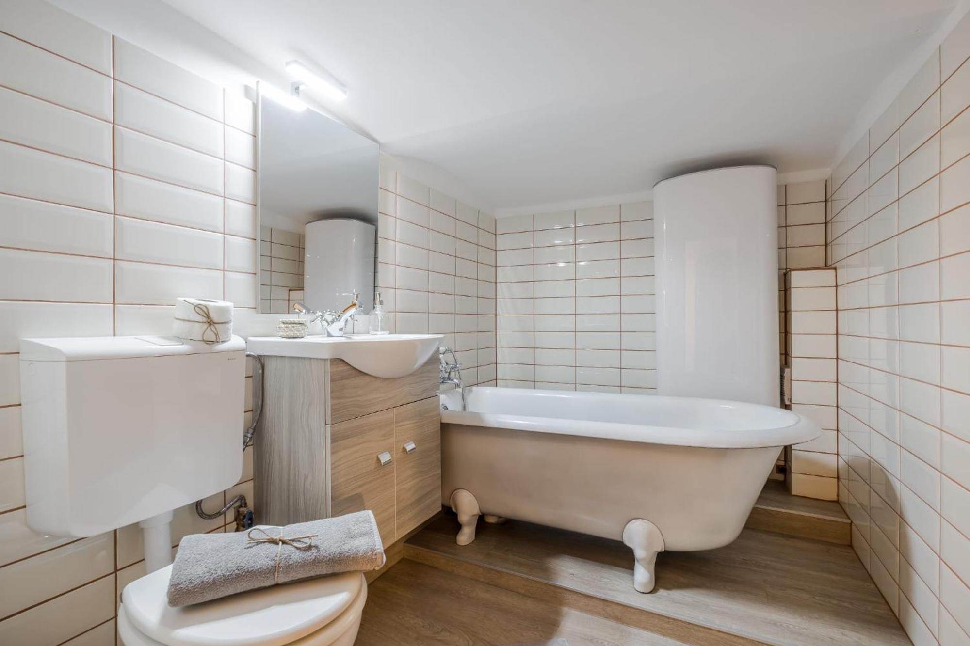 Wellness Wonderland: Garden, Sauna, Jacuzzi In Cbd Budapest Exterior foto